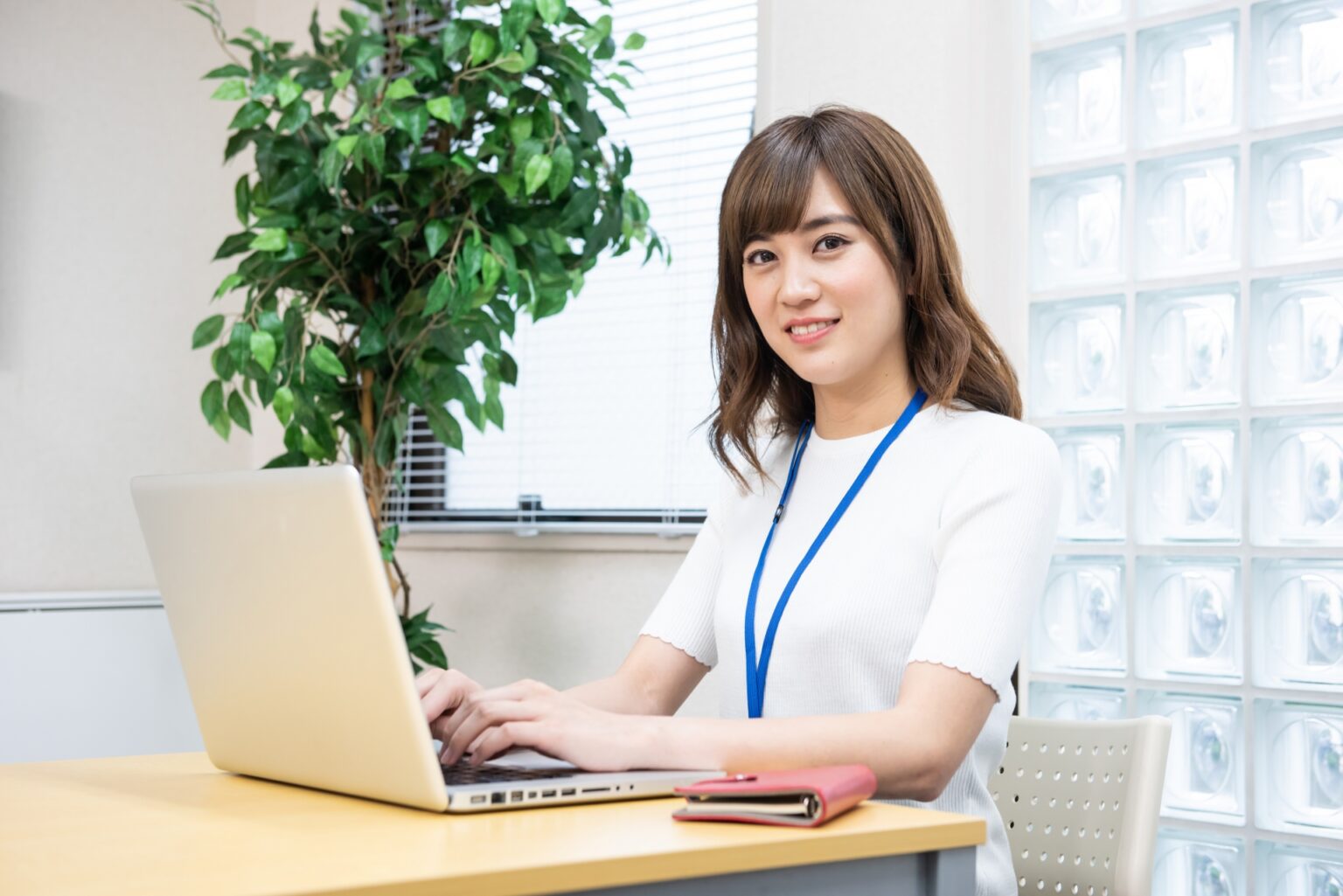 女性